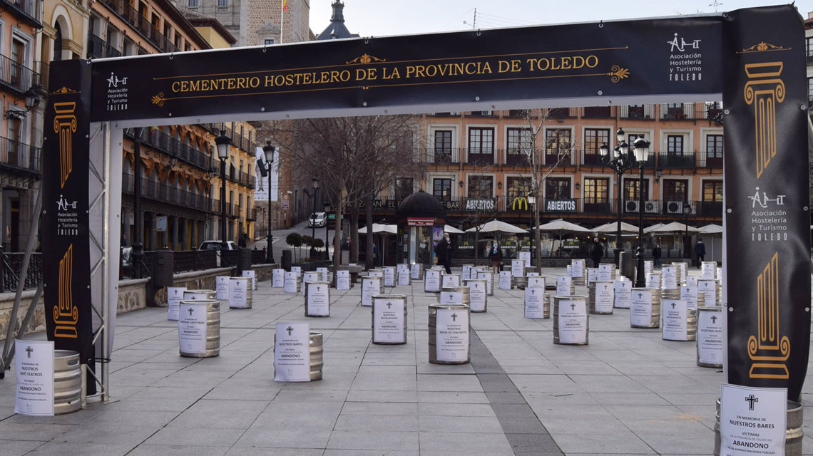  Imagen de la plaza Zocodover, en Toledo, durante la protesta realizada por los hosteleros para exigir ayudas directas al sector. FACEBOOK