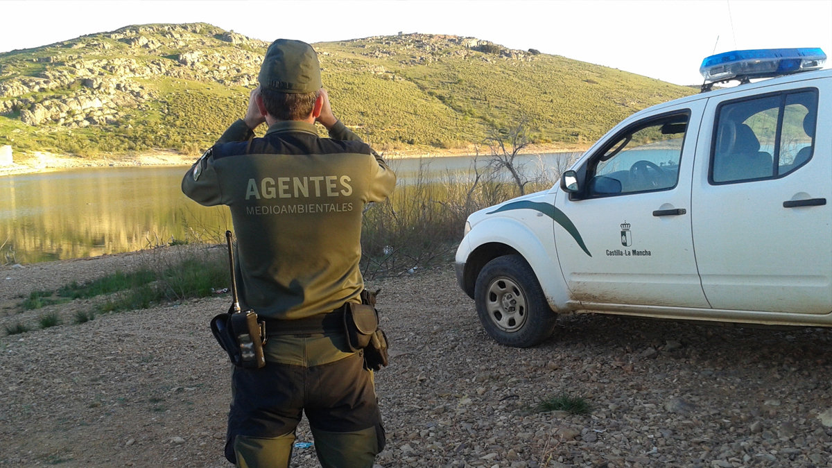 Imagen de archivo de un agente medioambiental de Castilla-La Mancha. PeriódicoCLM