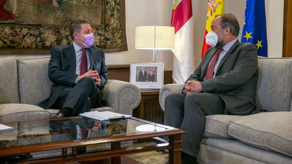 García-Page y Garde han mantenido la primera reunión oficial tras la elección del rector.