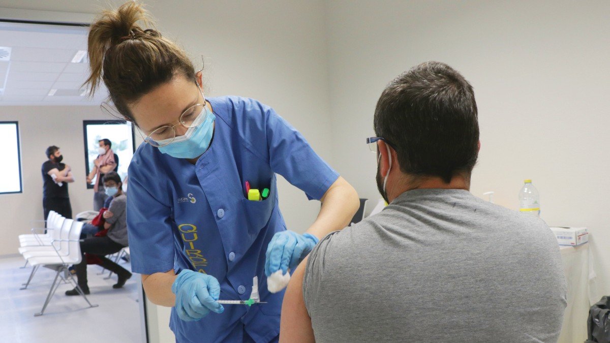Esta semana llegarán a Castilla-La Mancha un total de 80.000 dosis de cuatro vacunas distintas. ARCHIVO