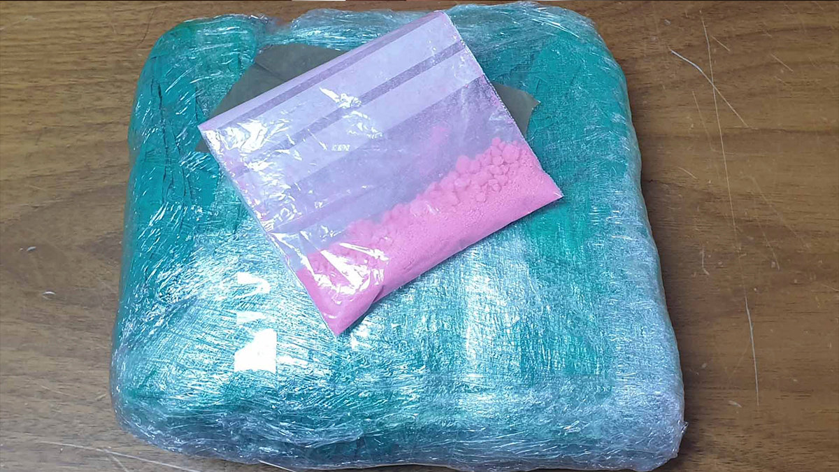 Paquete con la droga incautada. Foto: Guardia Civil