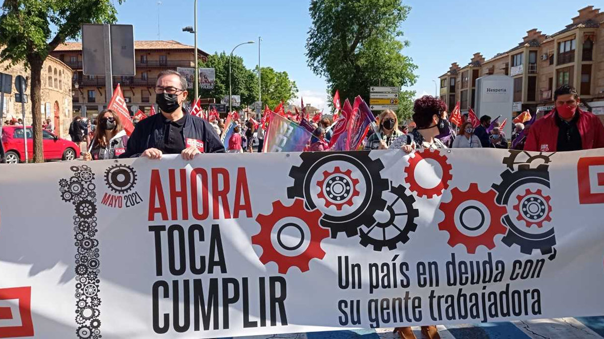 Cabecera de la manifestación del Primero de Mayo en Toledo con el lema 'Ahora toca cumplir, un país en deuda con su gente trabajadora'. PeriódicoCLM