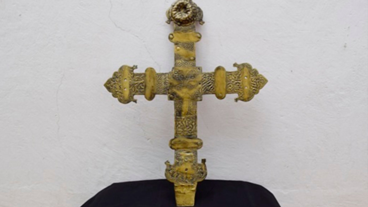 Cruz gótica hallada en la parroquia de San Benito, en la pedanía de Ribarredonda. Foto: Ayto. Riba de Saelices