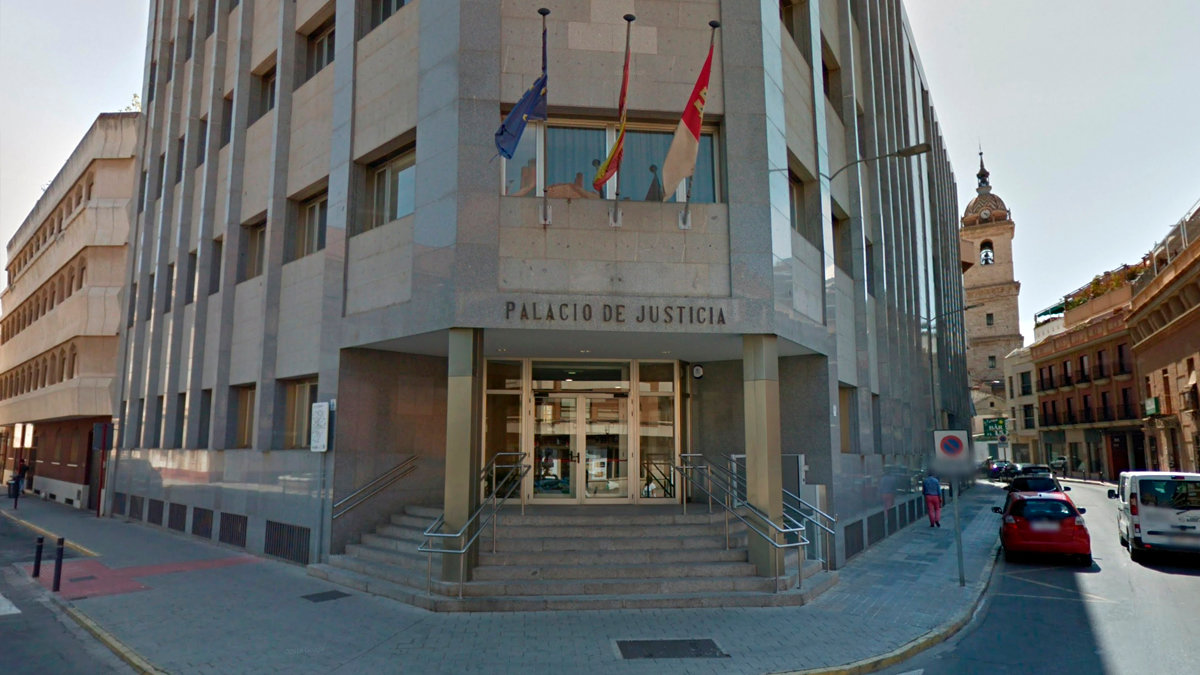 Entrada del Palacio de Justicia de Ciudad Real. Foto: Google Maps