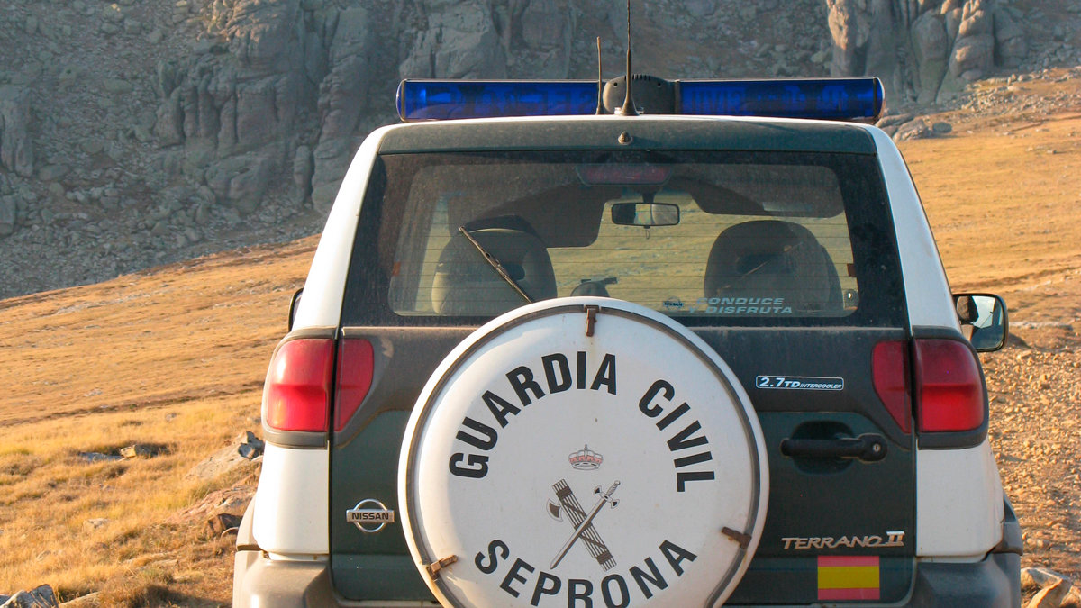 Patrulla del Seprona en una zona montañosa. Foto: Guardia Civil