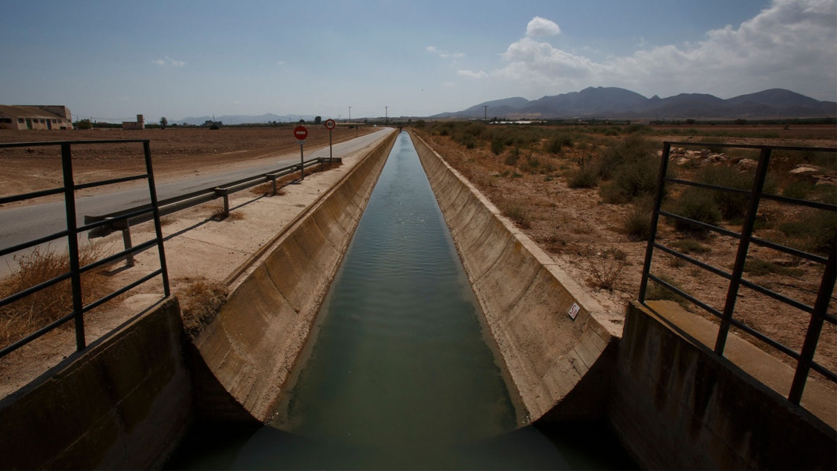 Un tramo del acueducto del trasvase del Tajo al Segura. Foto: Greenpeace