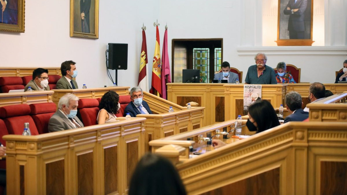 La intervención del presidente de la Federación de Asociaciones de Vecinos 'El Ciudadano', Tomás Ruiz, durante el Pleno del Ayuntamiento de Toledo. PeriódicoCLM