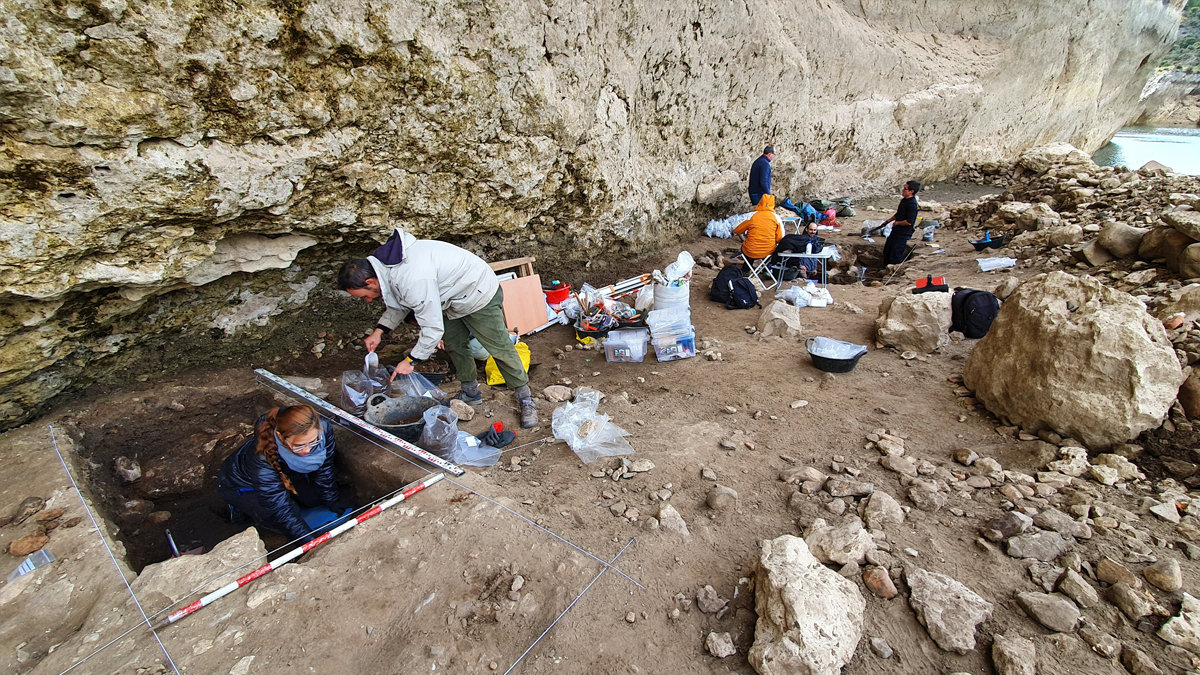 Trabajos de excavación en el yacimiento de Peña Capón, en la provincia de Guadalajara. Foto: Luis Luque