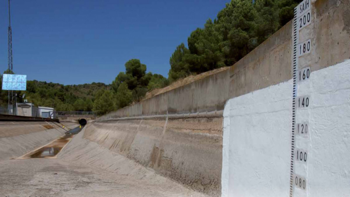 Salida del tunel del trasvase Tajo-Segura a su paso por Tobarra, en la provincia de Albacete. ARCHIVO/Greenpeace