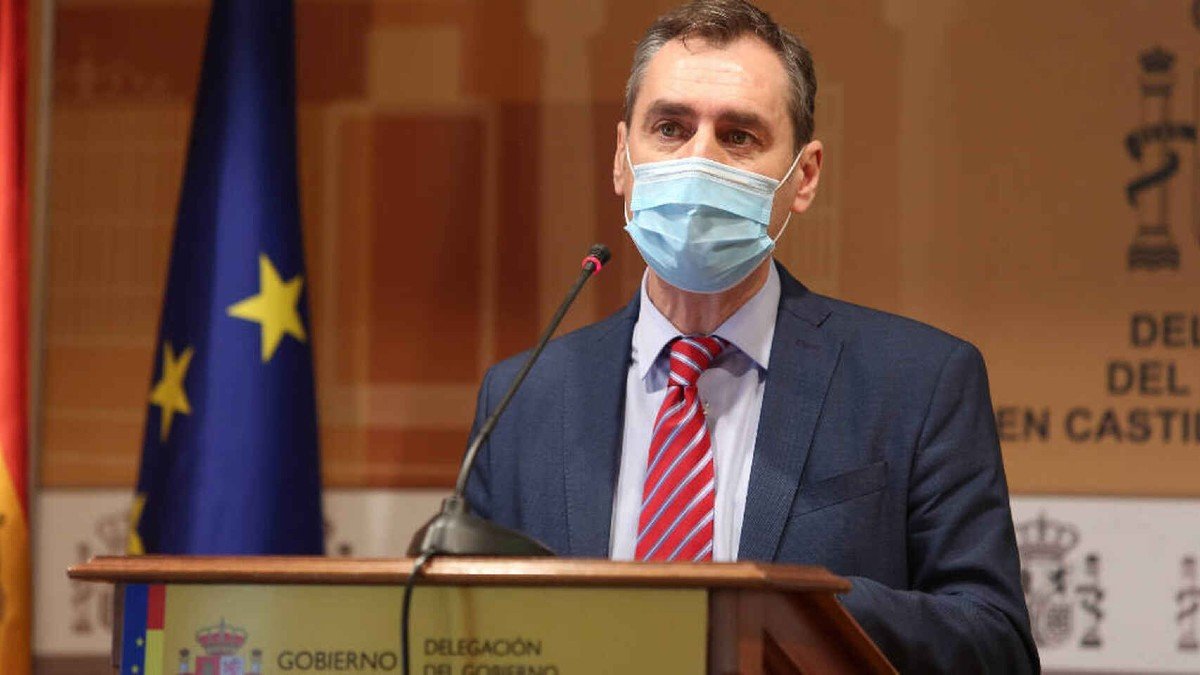 El delegado del Gobierno en Castilla-La Mancha, Francisco Tierraseca, ya había recibido la pauta completa de la vacuna.