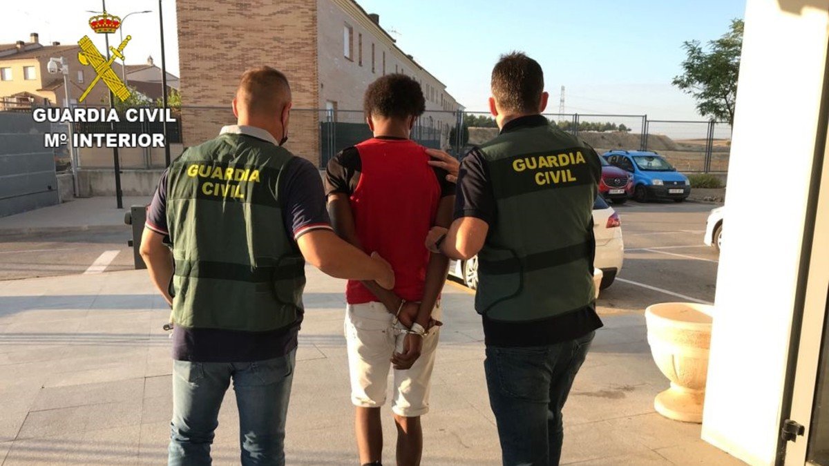 El detenido, que cuenta con numerosos antecedentes, fue puesto a disposición del Juzgado de Primera Instancia e Instrucción nº28 de Guardia de Madrid. | GUARDIA CIVIL