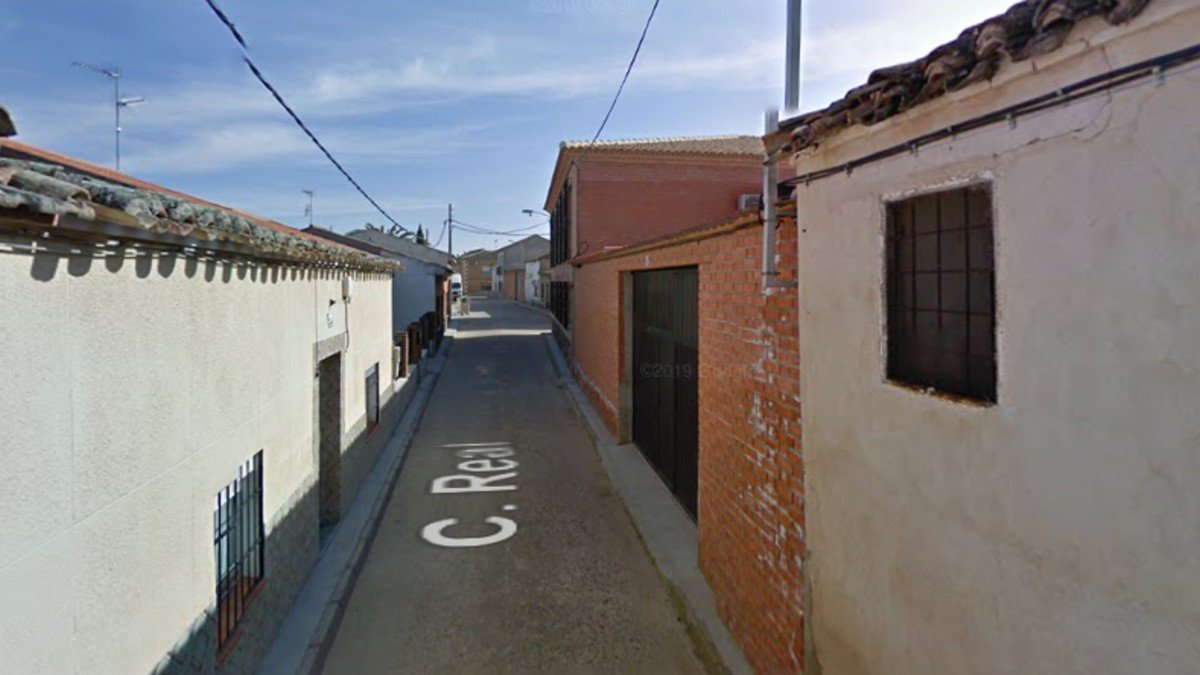 El suceso ha tenido lugar en una vivienda ubicada en la calle Real de Carmena (Toledo). | FOTO: GOOGLE MAPS