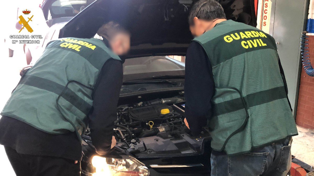 En el marco de la operación 'Valtocado' la Guardia Civil sigue analizando si otros 91 vehículos pudieron ser también manipulados. | FOTO: GUARDIA CIVIL