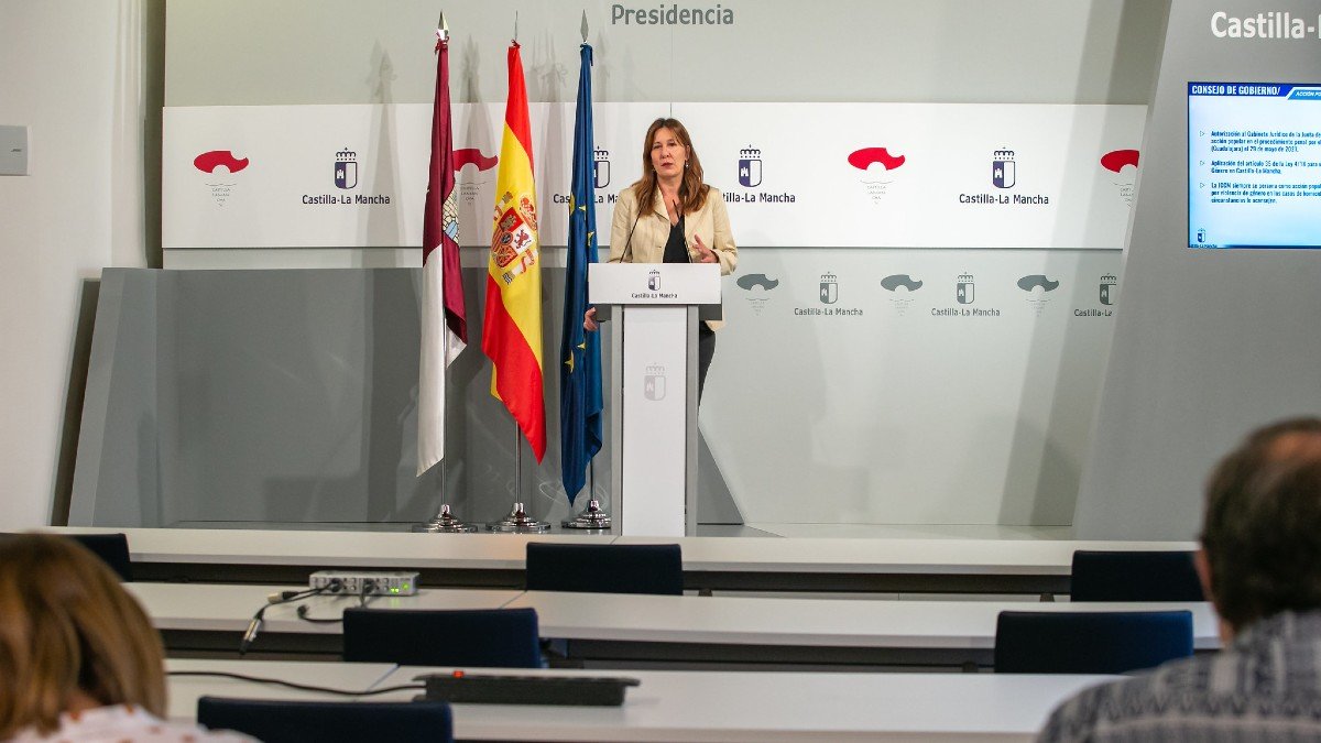 La consejera de Igualdad y portavoz del Gobierno, Blanca Fernández, ha informado en rueda de prensa de los acuerdos adoptados. | FOTO: JCCM