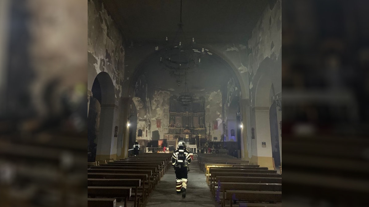 Interior de la iglesia de Carranque tras el incendio. Foto:  Bomberos del Consorcio de Toledo