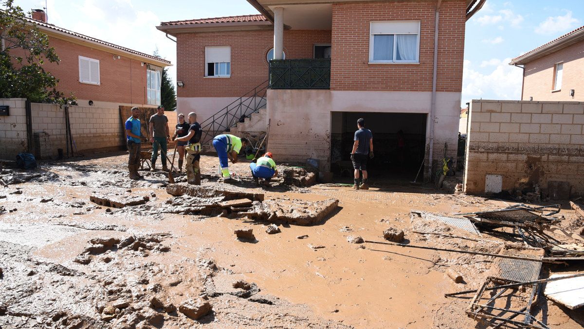 La tormenta convirtió en municipio toledano de Cobida en un lodazal. Foto: José Ramón Márquez / JCCM