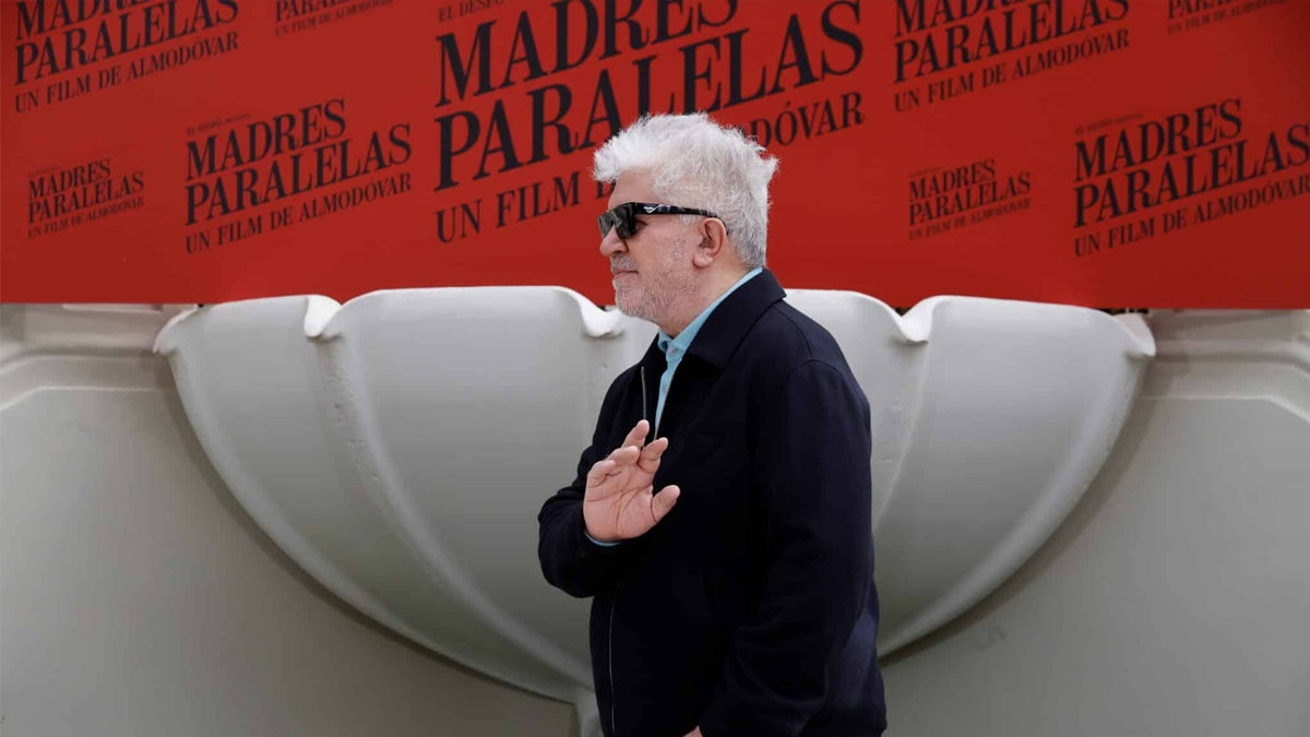 El cineasta Pedro Almodóvar durante la presentación de su último trabajo, 'Madres paralelas'. EFE/Emilio Naranjo