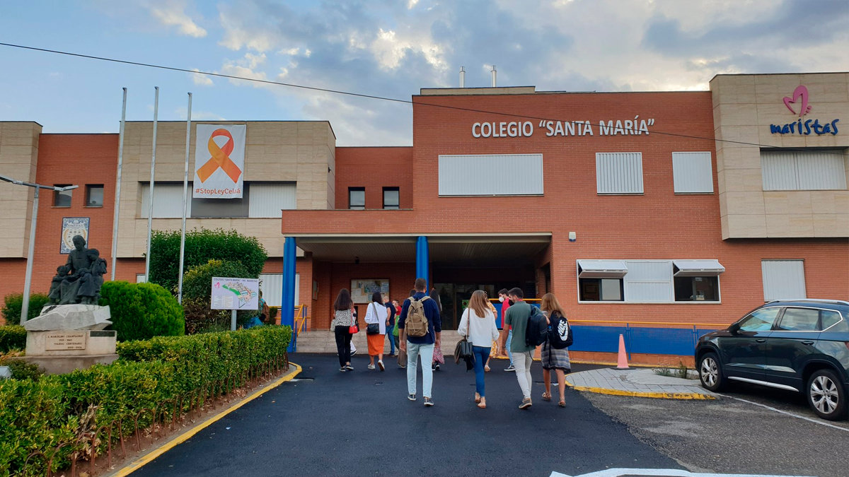Entrada del colegio Santa María de Toledo, donde se produjeron los abusos del religioso Marino González. —  MARISTAS