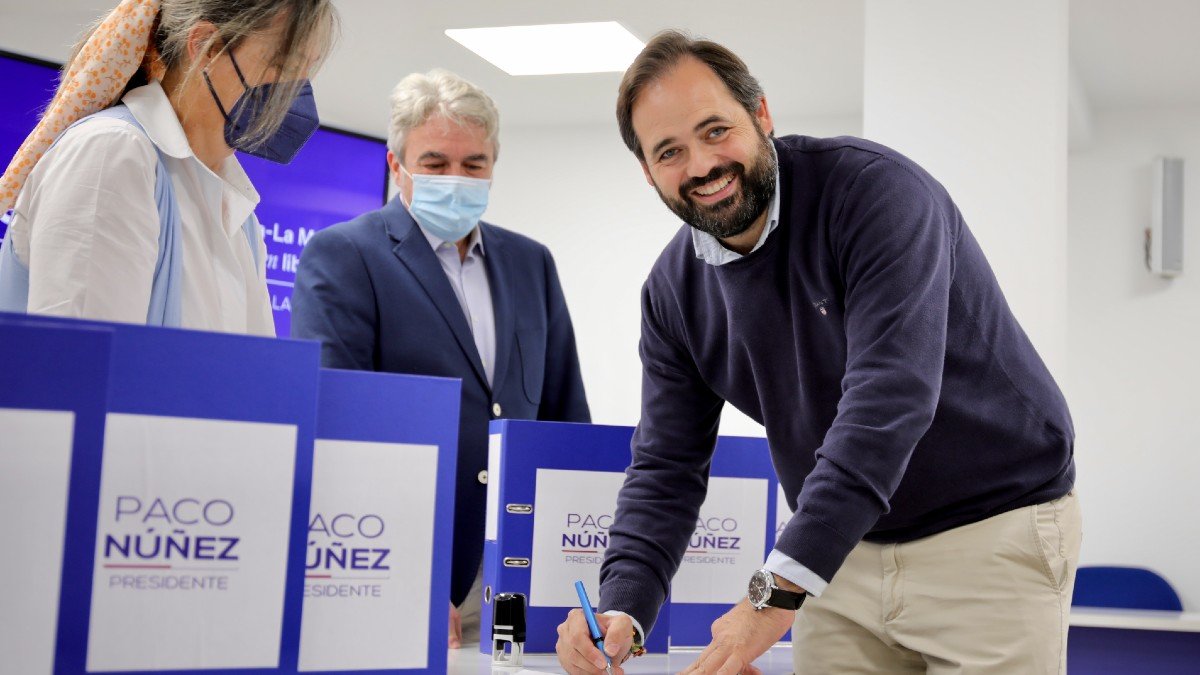 Núñez presentaba el pasado sábado 8.000 avales para su candidatura.