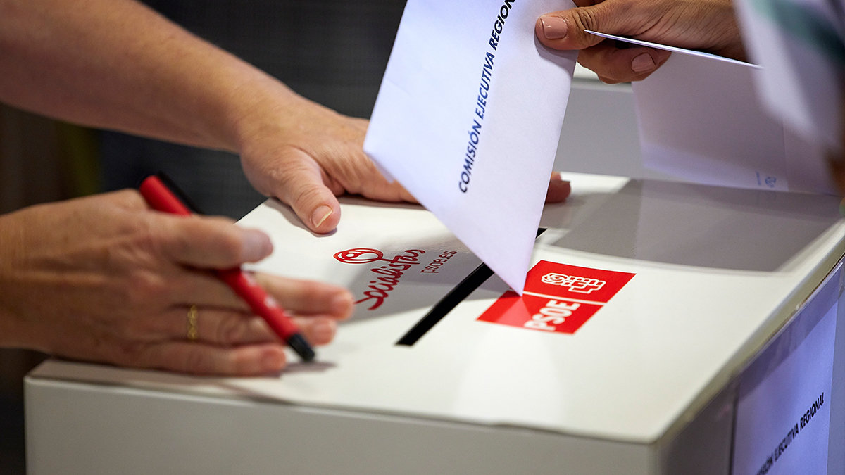 Urna de votación para la Comisión Ejecutiva Regional del PSOE de Castilla-La Mancha en su XII Congreso. — PeriódicoCLM