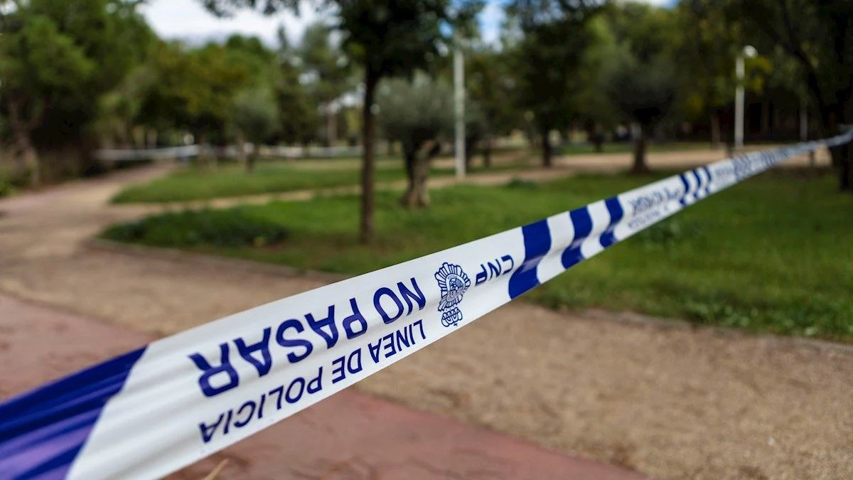 Banda policial en el lugar donde se produjo la muerte del joven toledano. — EFE/Ángeles Visdómine