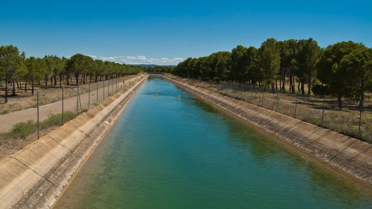 Durante sus cuarenta años de vida el acueducto Tajo-Segura ha transferido un volumen medio anual de algo más de 300 hectómetros cúbicos.
