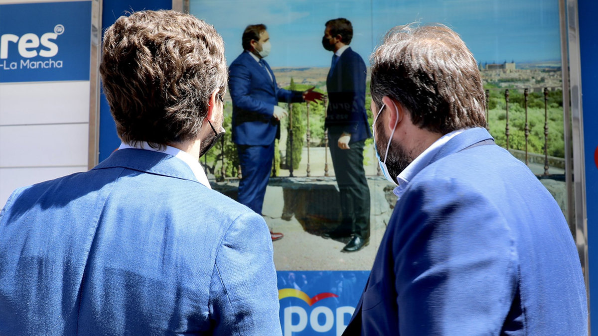 El líder del PP de Castilla-La Mancha, Paco Núñez, junto al presidente nacional de la formación, Pablo Casado, durante la inauguración en septiembre de la nueva sede regional del partido. — ARCHIVO