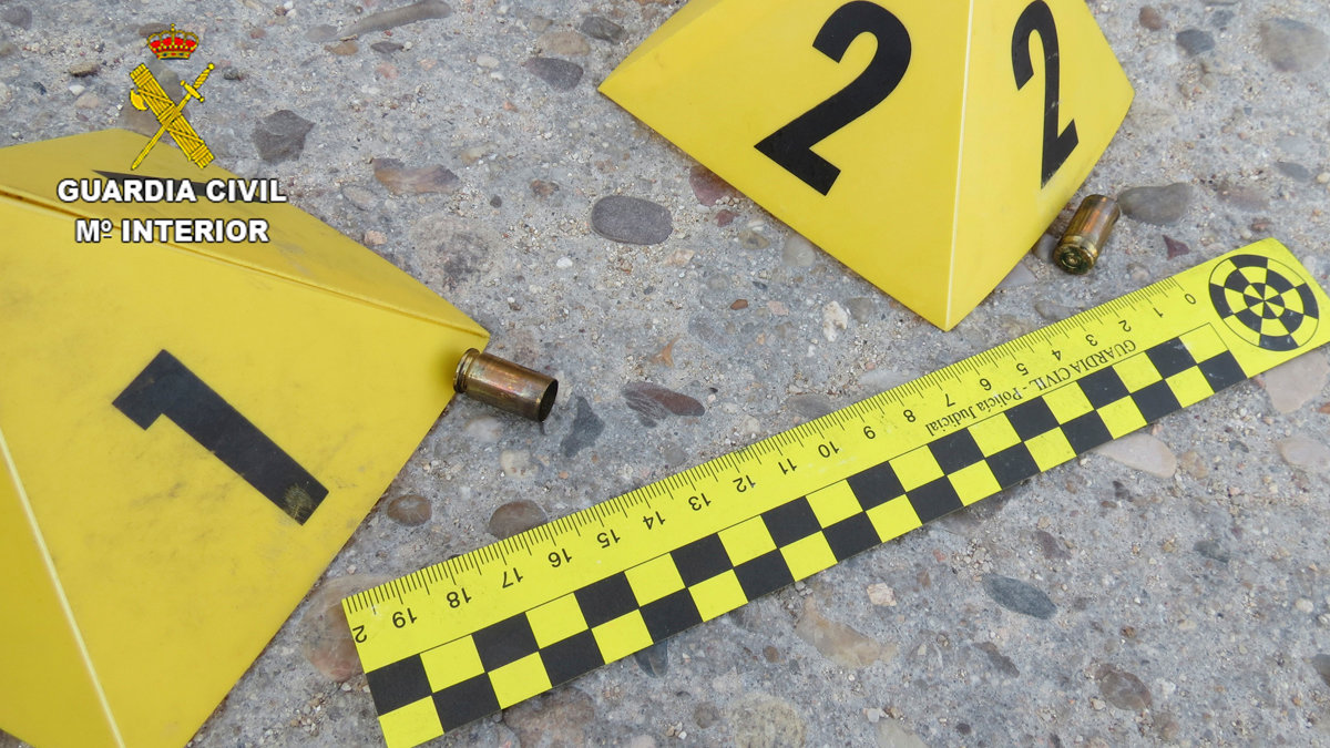 Casquillos de bala encontrados en la vía donde se produjeron los disparos.— GUARDIA CIVIL DE TOLEDO