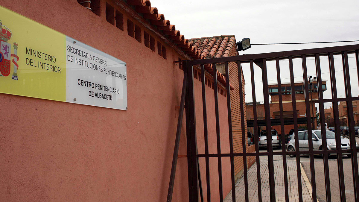 Imagen de archivo de la entrada del Centro Penitenciario de Albacete, conocido como La Torrecica. — EFE