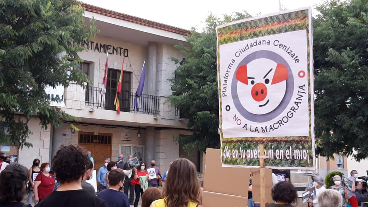 Imagen de archivo de una protesta de Cenizate (Albacete) en junio contra la instalación de una macrogranja en su término municipal. — PLATAFORMA POR CENIZATE