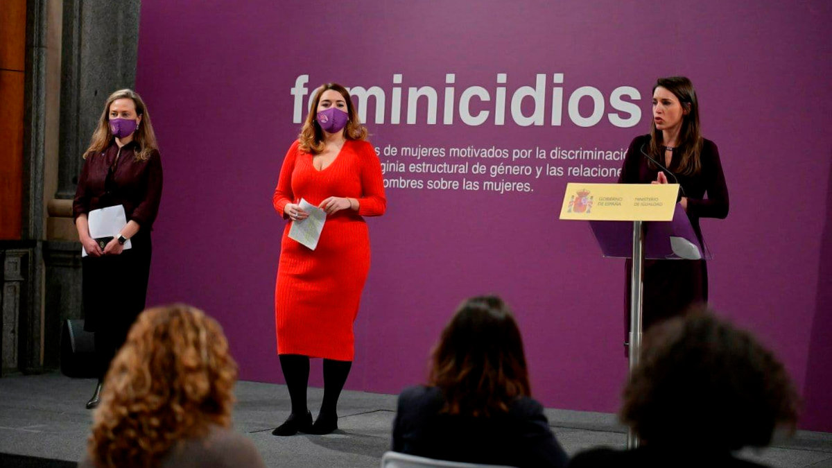 La ministra Irene Montero junto a la secretaria de Estado de Igualdad, Ángela Rodríguez, y la delegada del Gobierno contra la violencia de género, Victoria Rosell. — MINISTERIO DE IGUALDAD