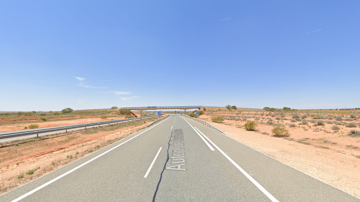 Autopista AP-36 a la altura de Mota del Cuervo, lugar donde se produjo el accidente.— GOOGLE MAPS