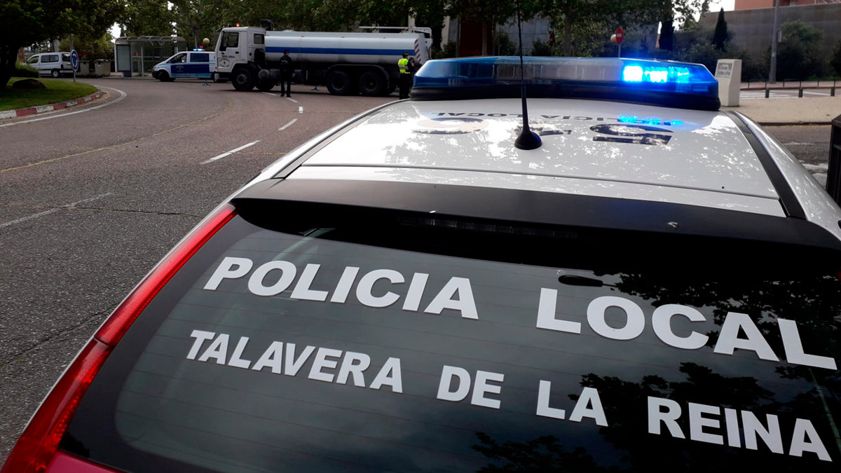 Patrulla de la Policía Local de Talavera de la Reina en un control. — ARCHIVO