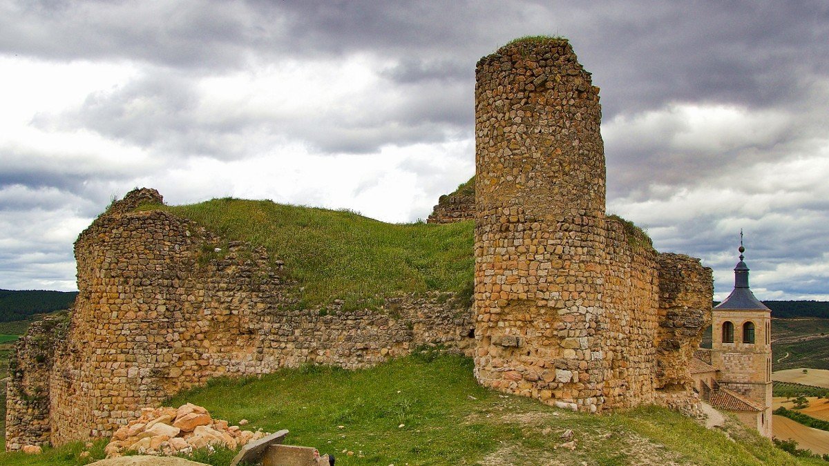 El castillo de Cogolludo se encuentra parcialmente derruido desde 1811.