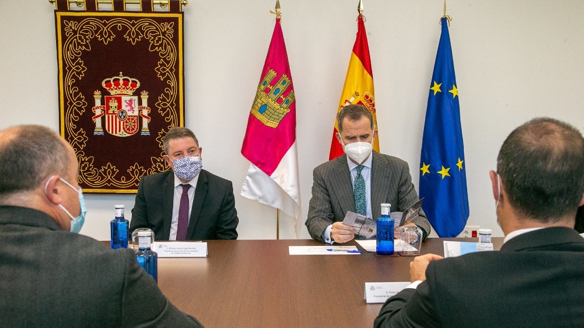 El presidente regional ha vuelto a defender la propuesta en Albacete, donde ha asistido junto a Felipe VI a la inauguración de la Ciudad de la Justicia. — JCCM