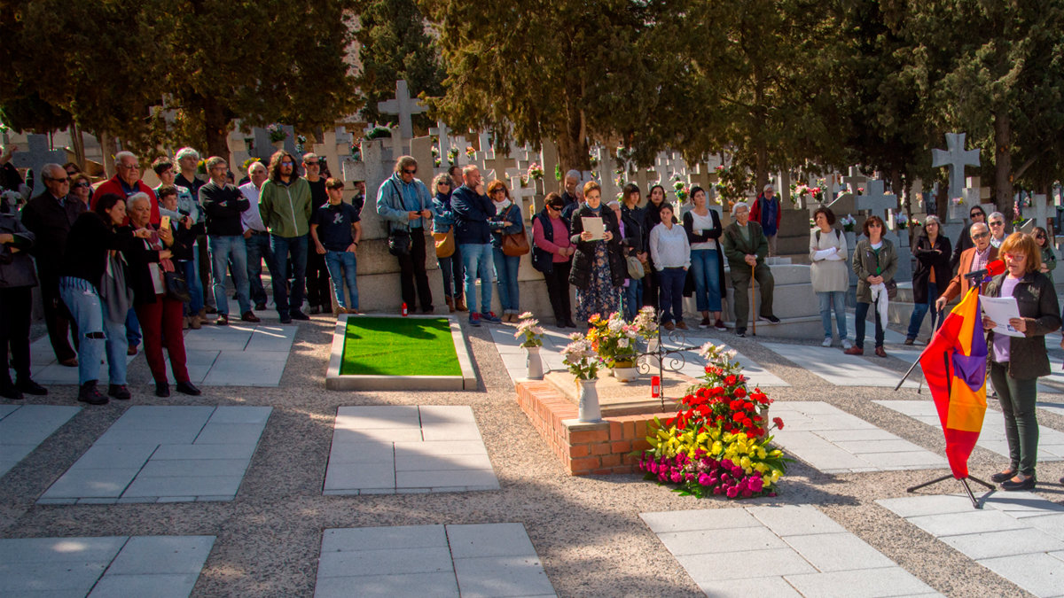 Homenaje, en 2019, a los represaliados por la dictadura enterrados en el patio 31 del cementerio de Toledo. — ARCHIVO/GANEMOS