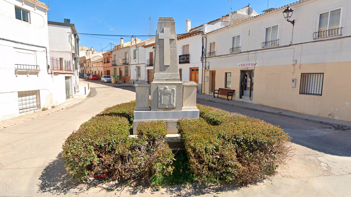 El monolito franquista de Santa Cruz de la Zarza (Toledo), en una imagen de archivo. — PERIÓDICOCLM