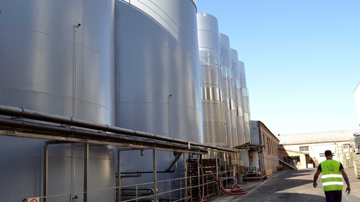 Los empresarios reclamaban un aumento de las ayudas previstas por litro de vino destilado.