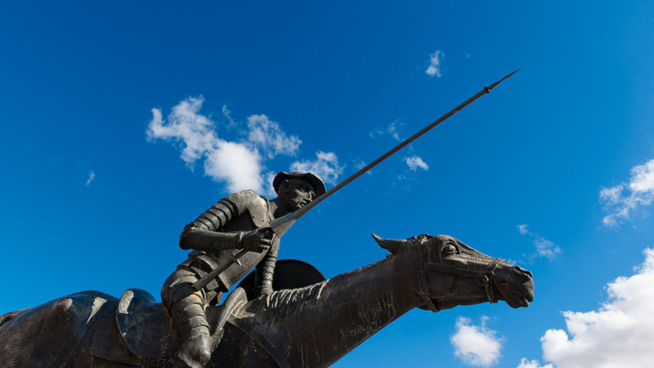Estatua de don Quijote en Alcázar de San Juan, Ciudad Real.— TURISMO CLM