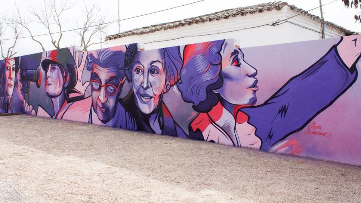 Mujeres referentes de diversos ámbitos protagonizan el mural inaugurado este 8M en la localidad toledana de La Puebla de Montalbán.
