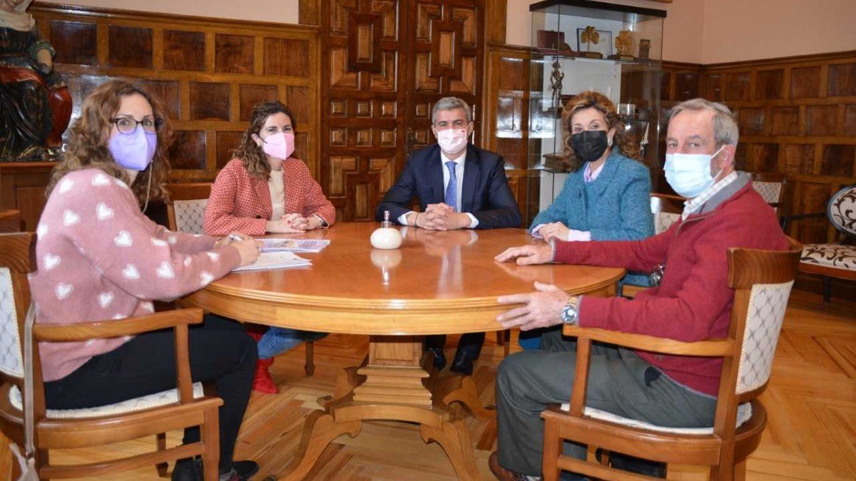 Álvaro Gutiérrez aceptaba con orgullo la propuesta realizada durante la reunión mantenida con representantes de Marsodeto.