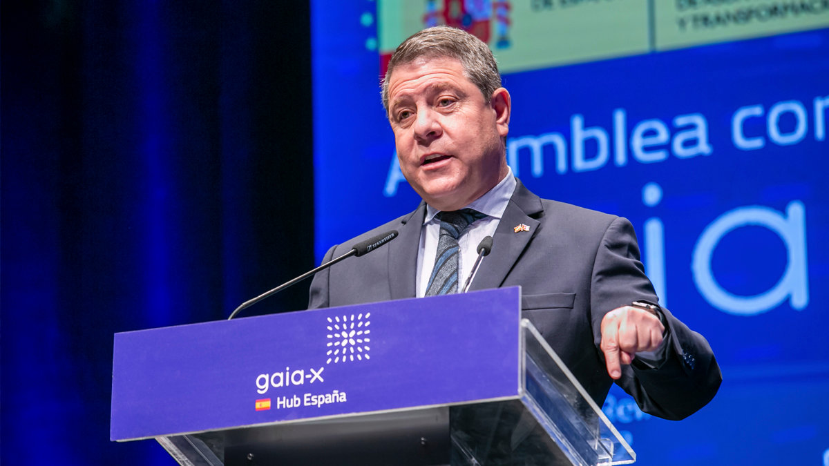 El presidente de Castilla-La Mancha, Emiliano García-Page, durante la Asamblea constituyente de Gaia-X en Talavera de la Reina.— E. GONZÁLEZ