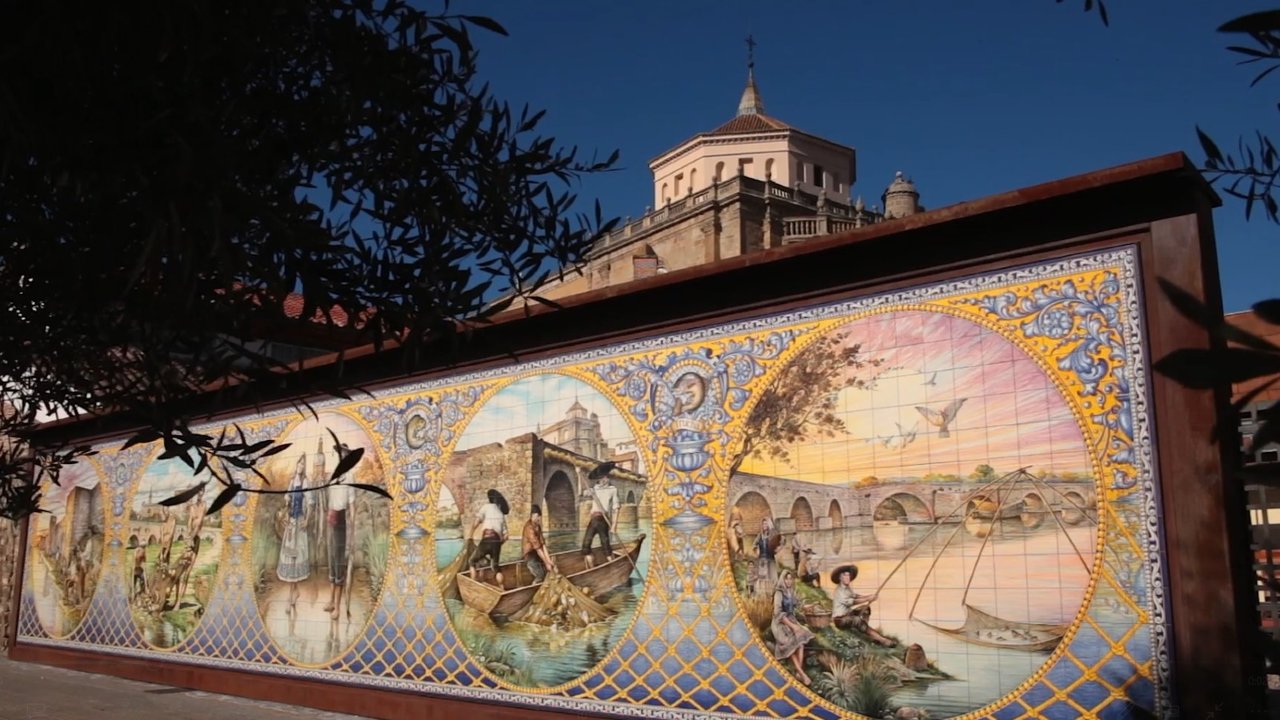 Los murales cerámicos repartidos por distintos puntos de la ciudad convierten a Talavera de la Reina en un museo al aire libre.