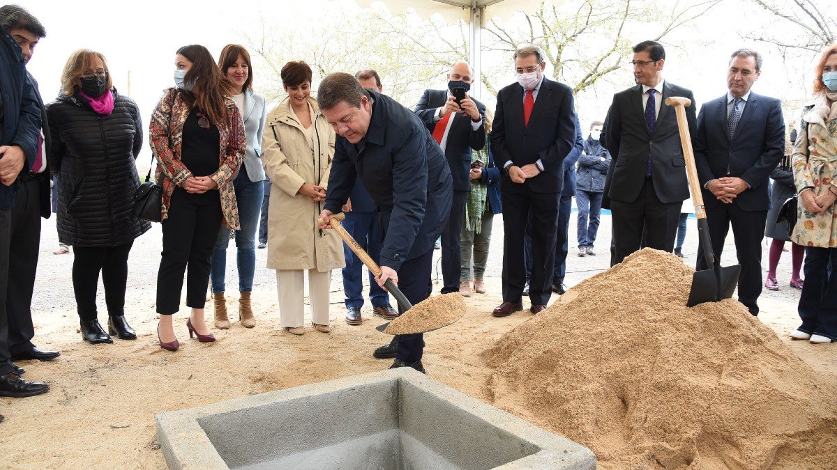 García-Page y Rodríguez han participado en la colocación de la primera piedra del nuevo hospital. - JCCM