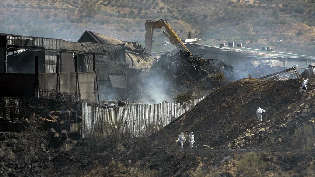 Alrededor de 20.000 toneladas de residuos peligrosos ardieron en la planta de tratamiento de Chiloeches en agosto de 2016.