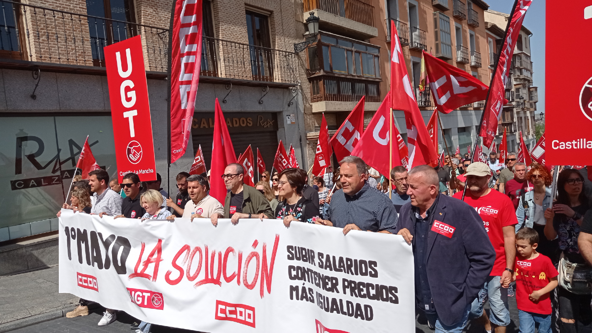 Los secretarios regionales de CCOO y UGT Castilla-La Mancha encabezaron la manifestación celebrada en Toledo.