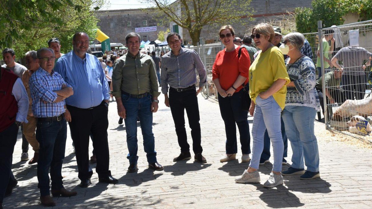 Martínez Guijarro ha visitado la VI edición de la Feria de la Caza y Ocio en Campillo de Altobuey. - JCCM
