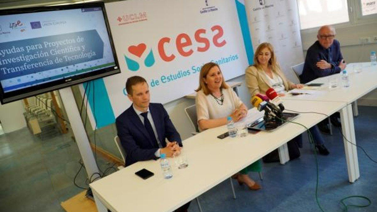 La consejera de Educación, Rosa Ana Rodríguez, ha detallado las ayudas en una rueda de prensa en Cuenca. | JCCM