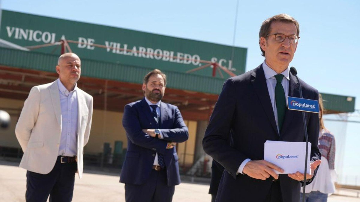 Alberto Núñez Feijóo ha ofrecido declaraciones durante su visita a Villarrobledo (Albacete). | PP