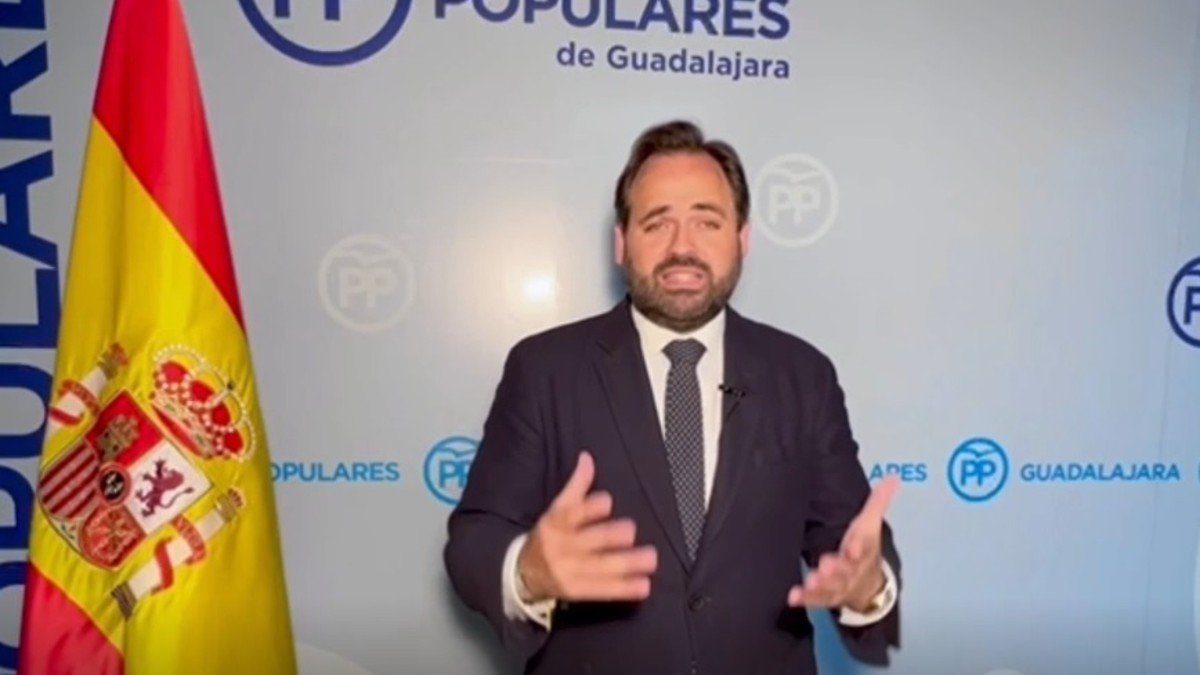 El dirigente popular ha grabado un vídeo en el que Insta a Page a no ser "cómplice" de Sánchez.